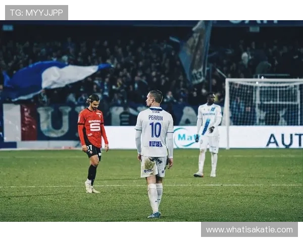 专业真人足球直播解析,提供比赛战术分析与精彩片段回放满足足球迷需求